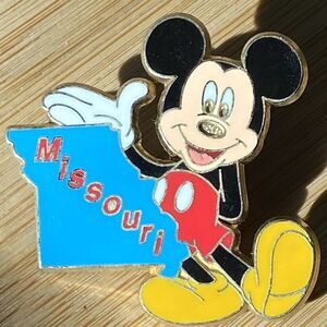 Disney Pin Mickey Mouse State Of Missouri WDW Trading Pin